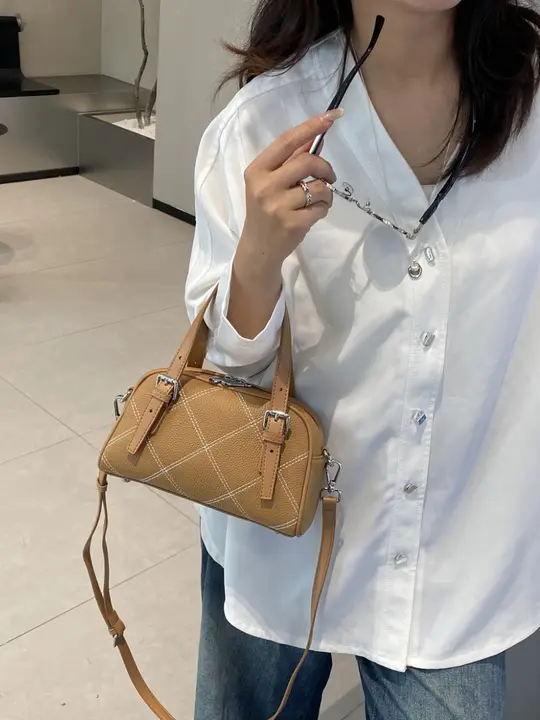 スタイリッシュな高級感漂う貴婦人風バッグ【ショルダー・トート・通勤用】