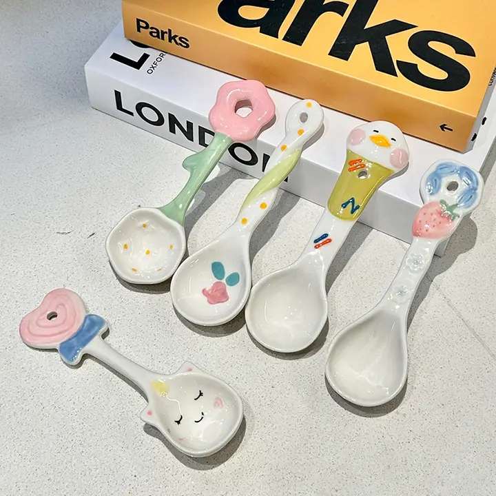 かわいい手描き陶器製スプーン【子供用・カートゥーンデザイン・家庭用】