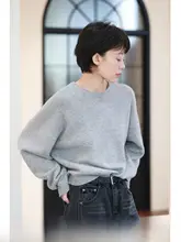 極上の柔らかさの山羊毛ニットセーター【ラウンドネック・ルーズフィット・厚手】