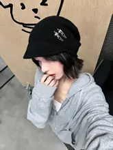 金属装飾の純羊毛ニット帽
