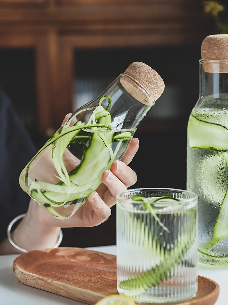ストロー付きボトルを選ぶべき理由は？実は「高硼酸ガラス」の優しさが鍵