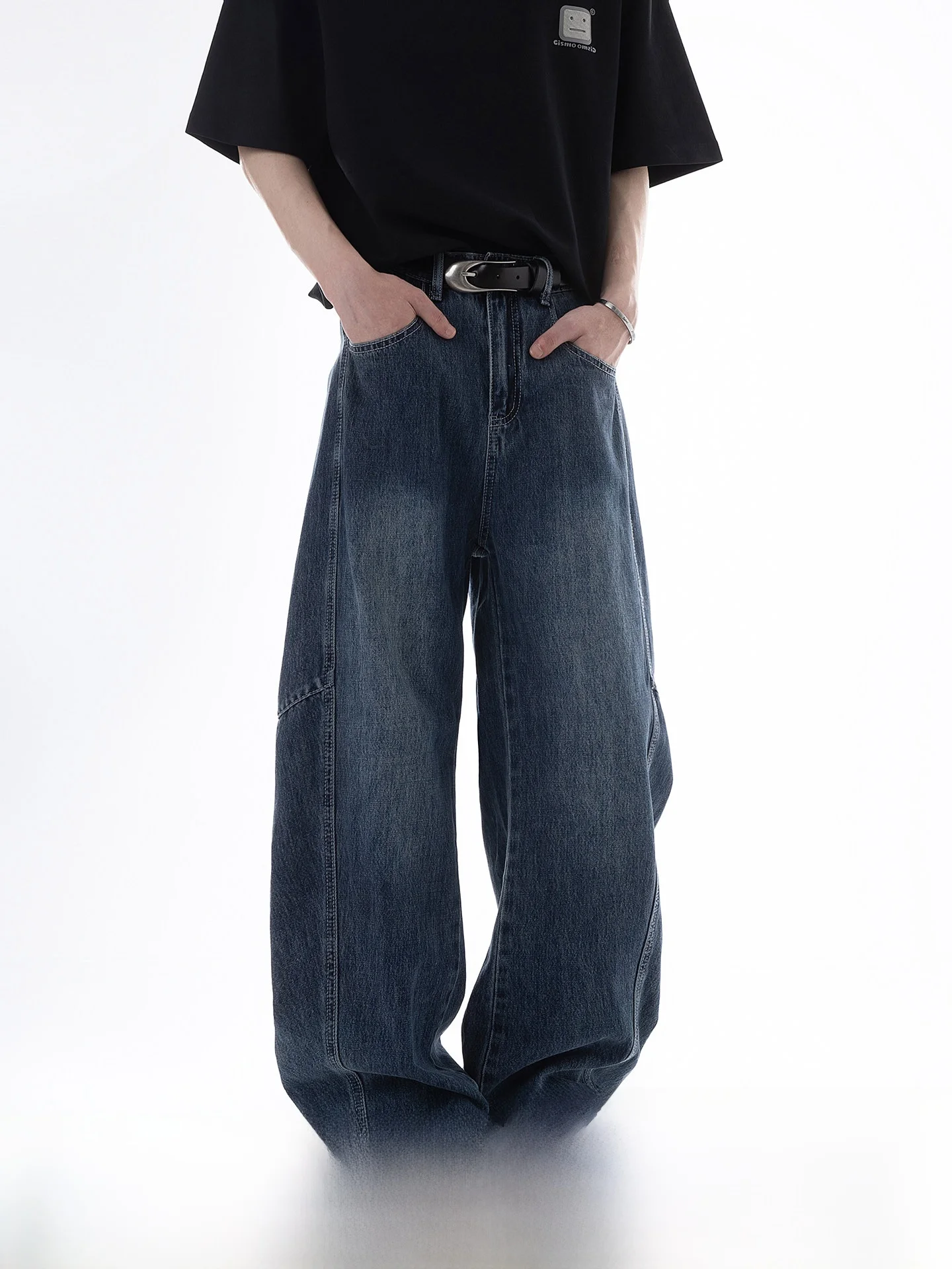 デニムパンツ ブルーの色合いと実用性を徹底解説
