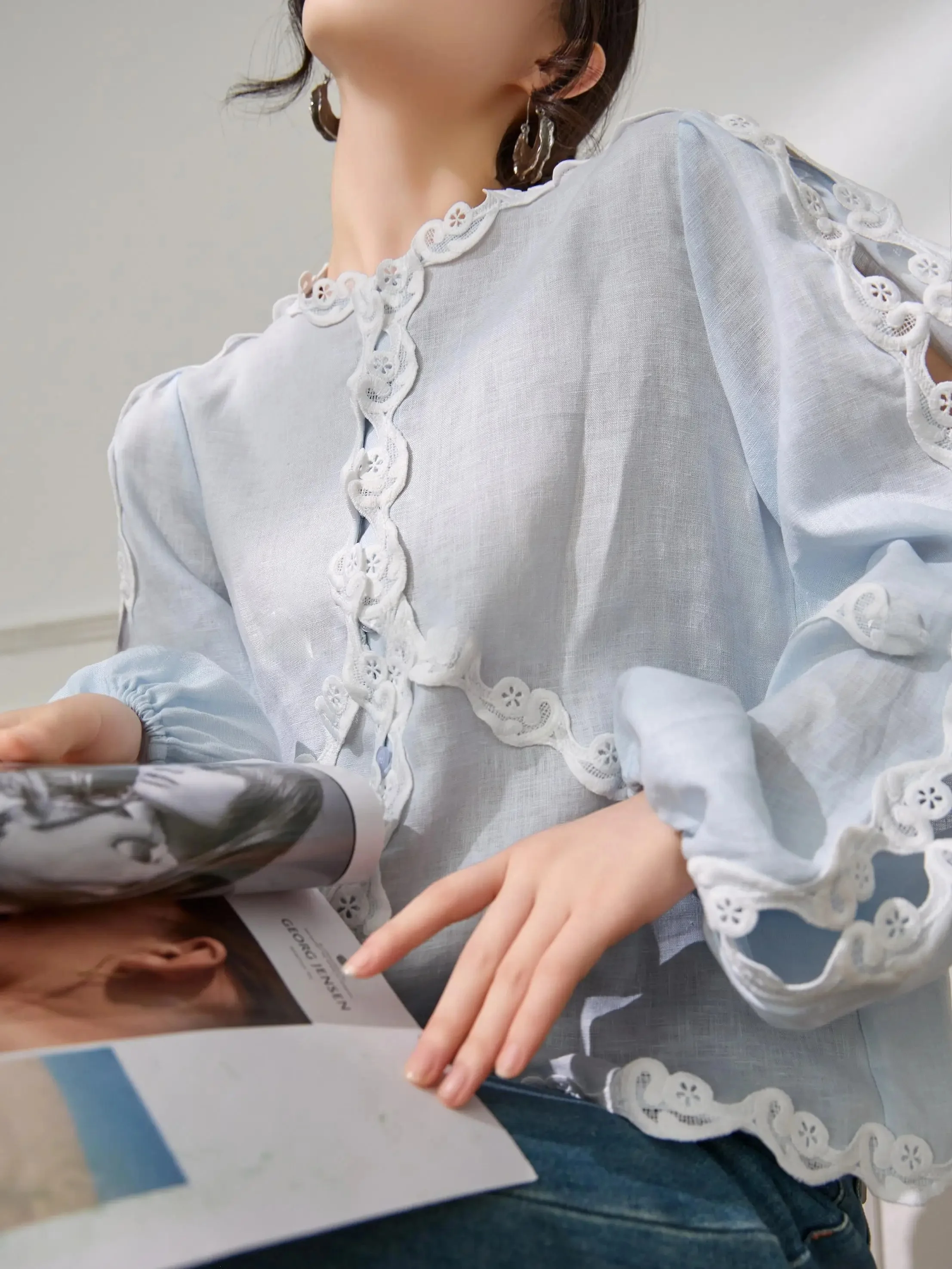 レースの透かしデザインが魅力的な夏用女性用ブラウス【オシャレでゆったり・フランス風】