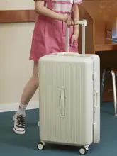 シンプルで使いやすいキャリーケース【男女兼用・軽量・耐久性】
