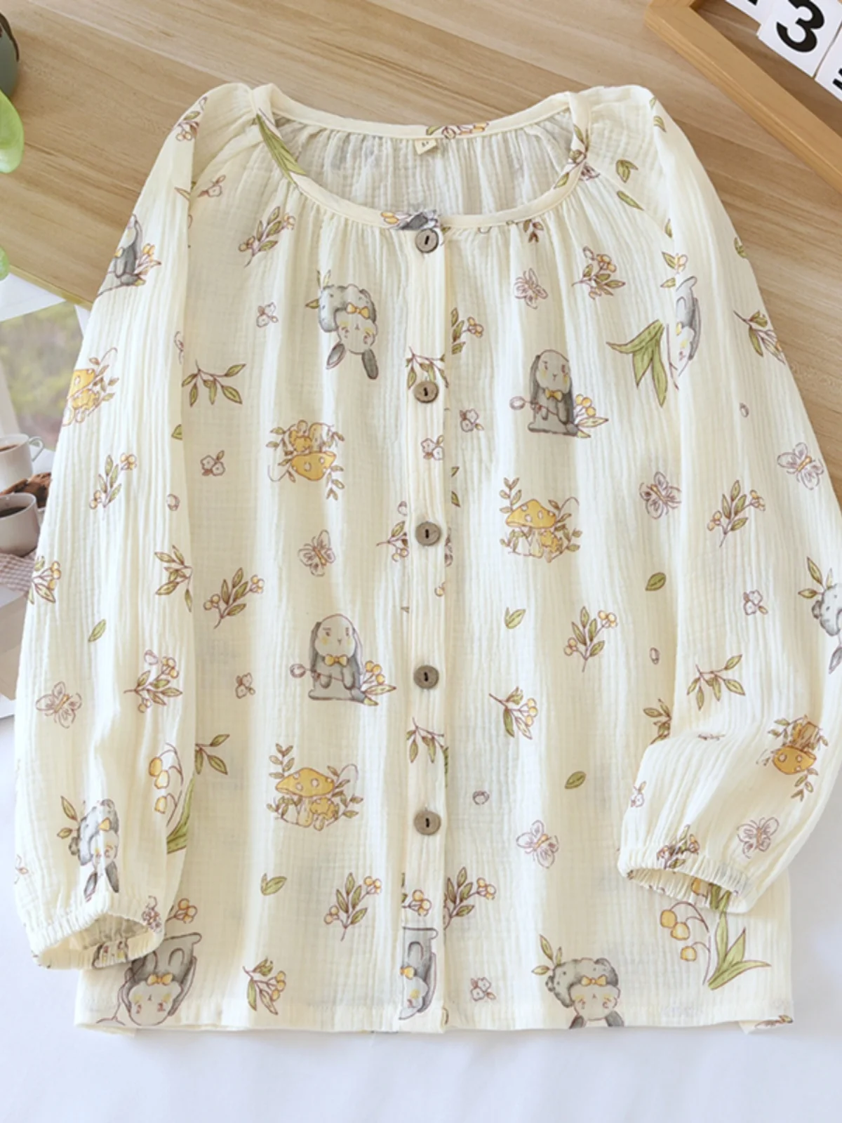 夏の寝るときの服って何を着たらいいの？肌にやさしく涼しい長袖ルームウェアの選び方