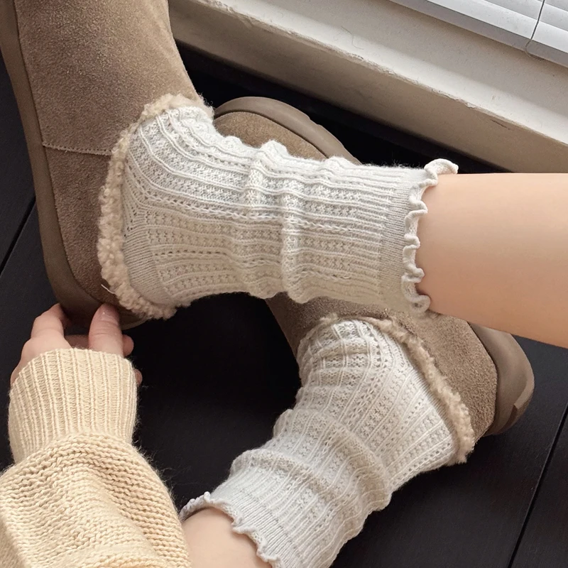厚手の靴下を選ぶべき理由は？実は「美腿」を生む秘密のアイテムだった