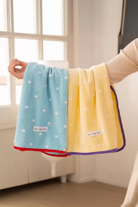 かわいいドットデザインの柔らかい珊瑚フロントバスタオル【吸水速乾・家庭用・学生用】