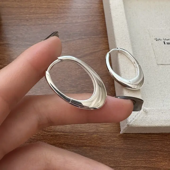 S925純銀製オーバル型イヤリング【シンプルで個性的なデザイン・韓国風】