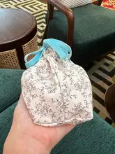 フラワープリントの大容量コスメポーチ【巾着型・ハンドバッグ・マルチ収納可】