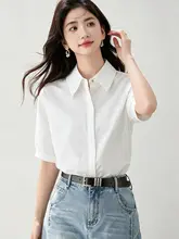 シンプルなデザインの女性用短袖白シャツ【ビジネスカジュアル・小柄向け】