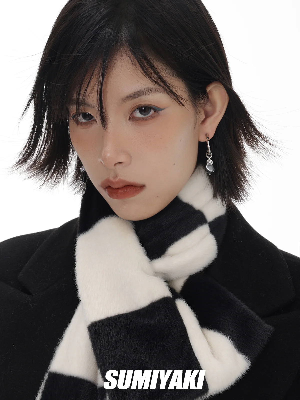 100均アクセサリーで失敗しない着こなしは？SUMIYAKIのマジックイヤリングが教えてくれたこと