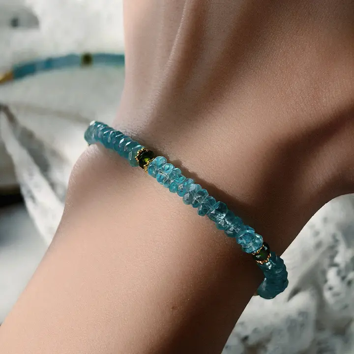 パライバカラーのスピネルブレスレット