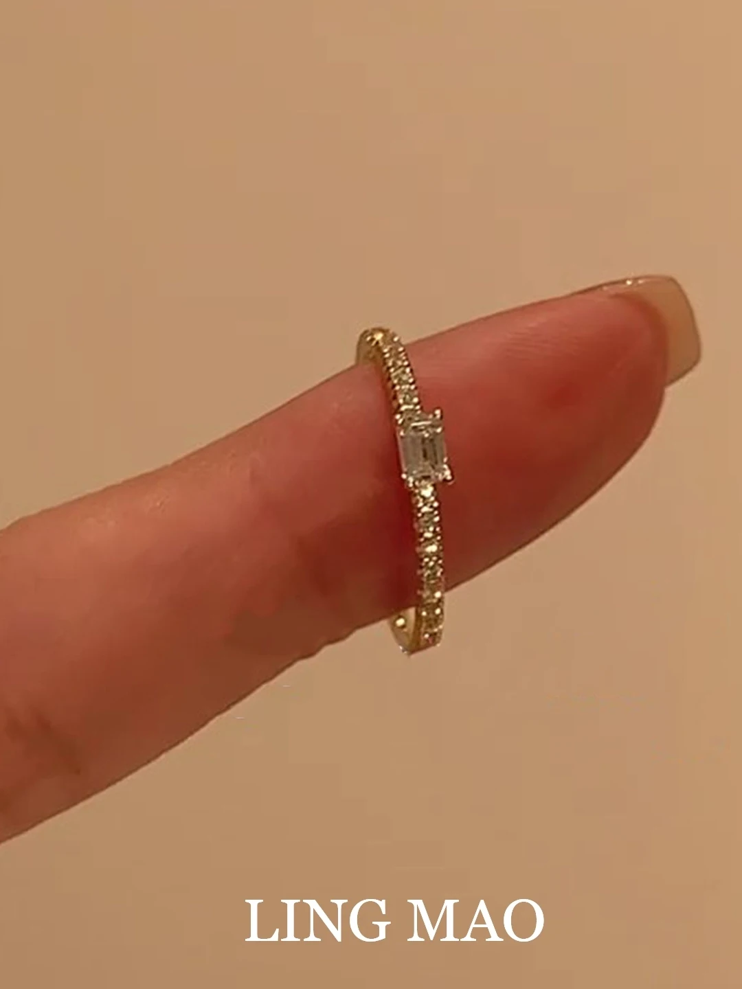 おしゃれな人が選ぶ 結婚指輪：ゴールドのキューブデザインダイヤモンドリングの選び方と実用性