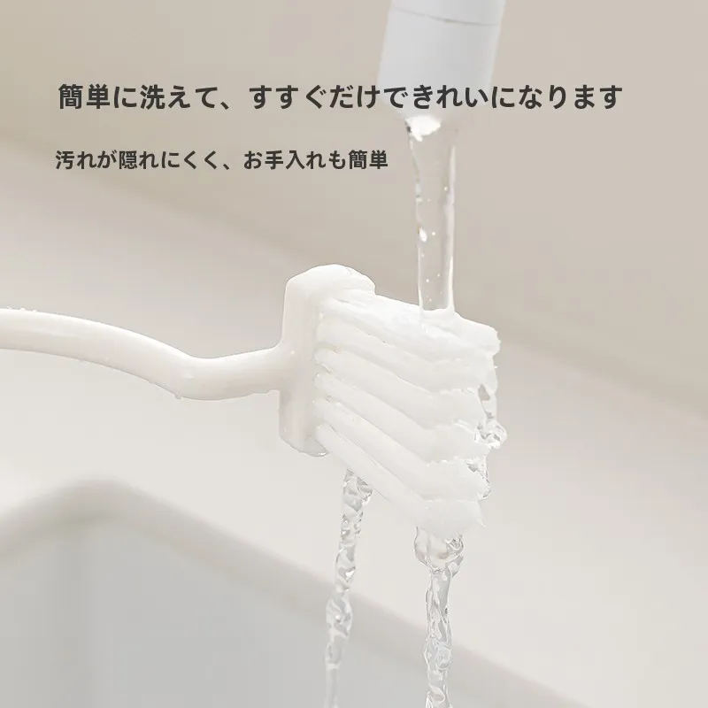 お風呂の隅々まで届く、汚れを落とす“S字型隙間ブラシ”は本当に必要？