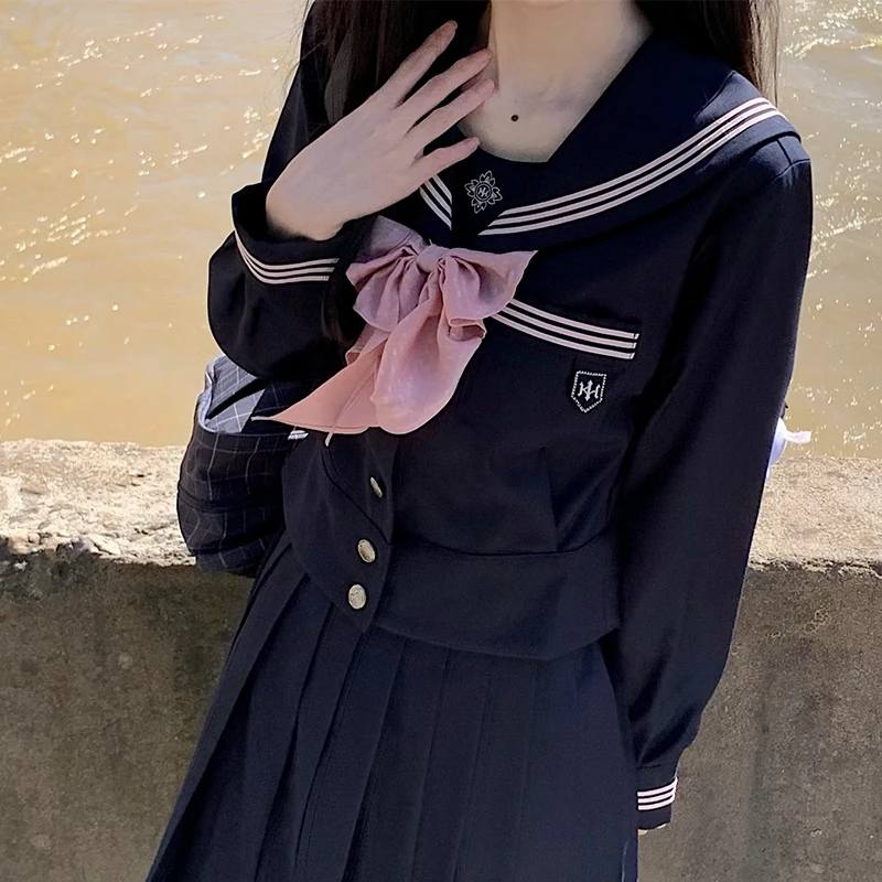 女子JK制服を選び直す！紺とピンクのセーラー服が、なぜ今注目されているのか？
