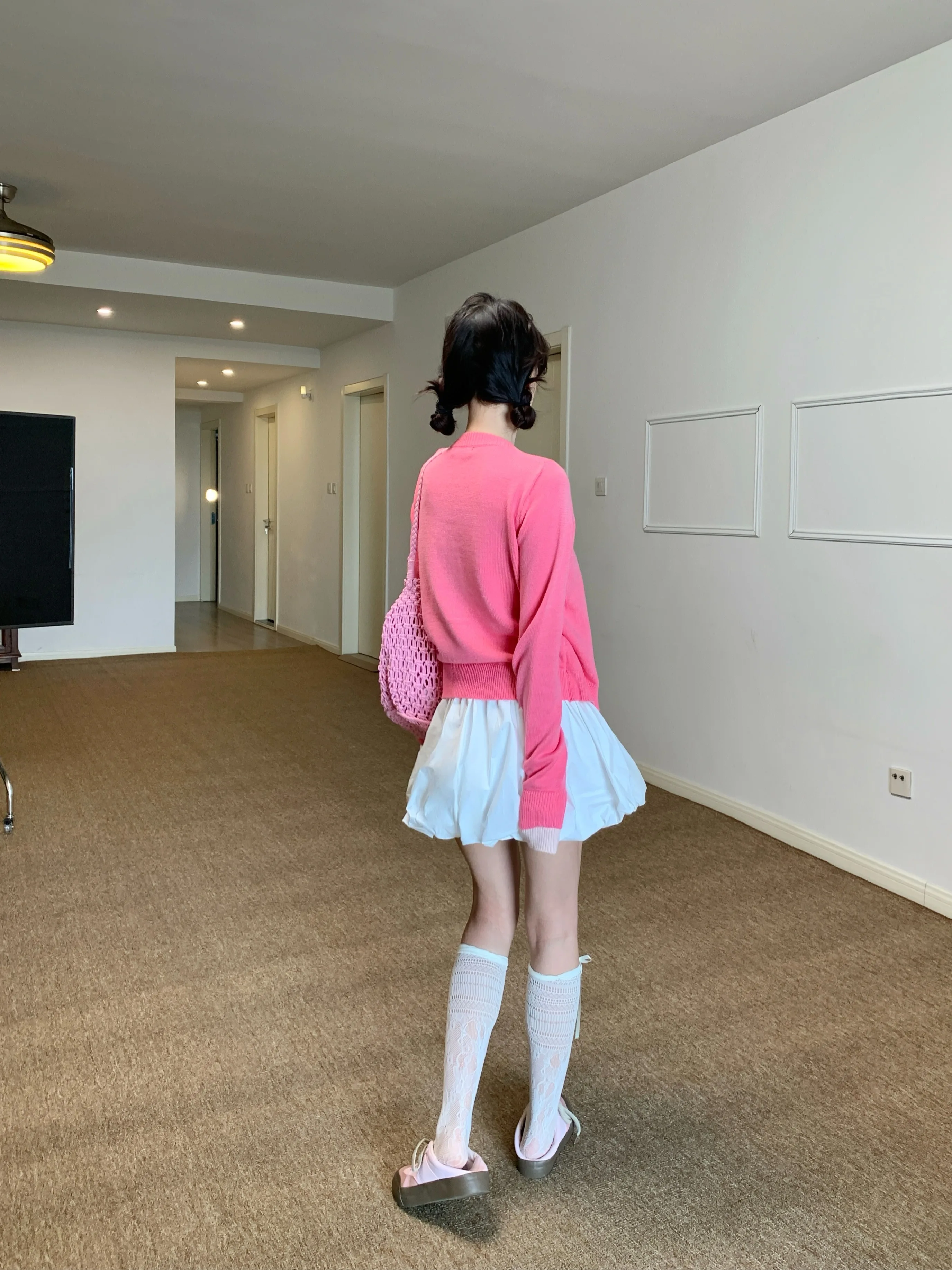 ピンクカーディガンを春に着るなら、どう選ぶべき？
