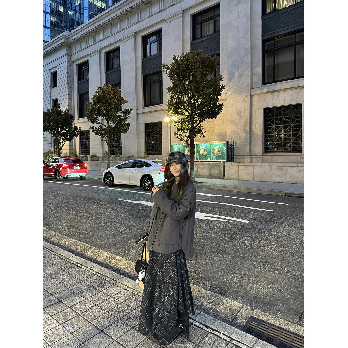クールカジュアル ロングヘアの取り入れ方は？3選で自然で軽いスタイルを実現する