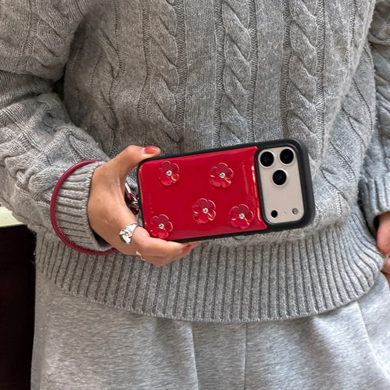ストラップ付き iPhone ケース おしゃれで通勤もデートも楽しくなる選び方って？