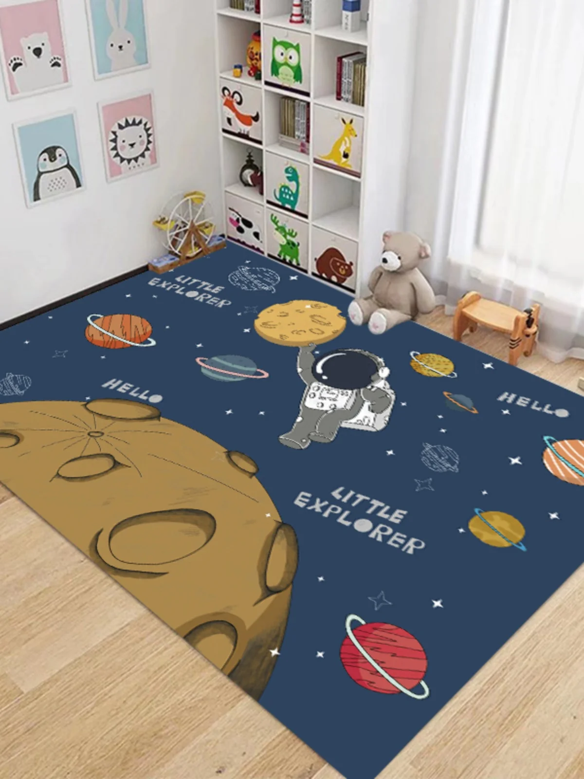 女の子用ピンクカーペット：キャラクター柄で遊びやすい機械洗い対応タイプ