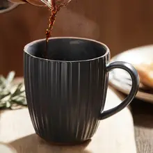 華やかな花びらデザインの陶器製マグカップ【高級感のある美しいスタイル・飲水用】