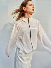 軽量で涼しい UVカットフード付きアウトドア防寒服【洗濯機洗い対応】