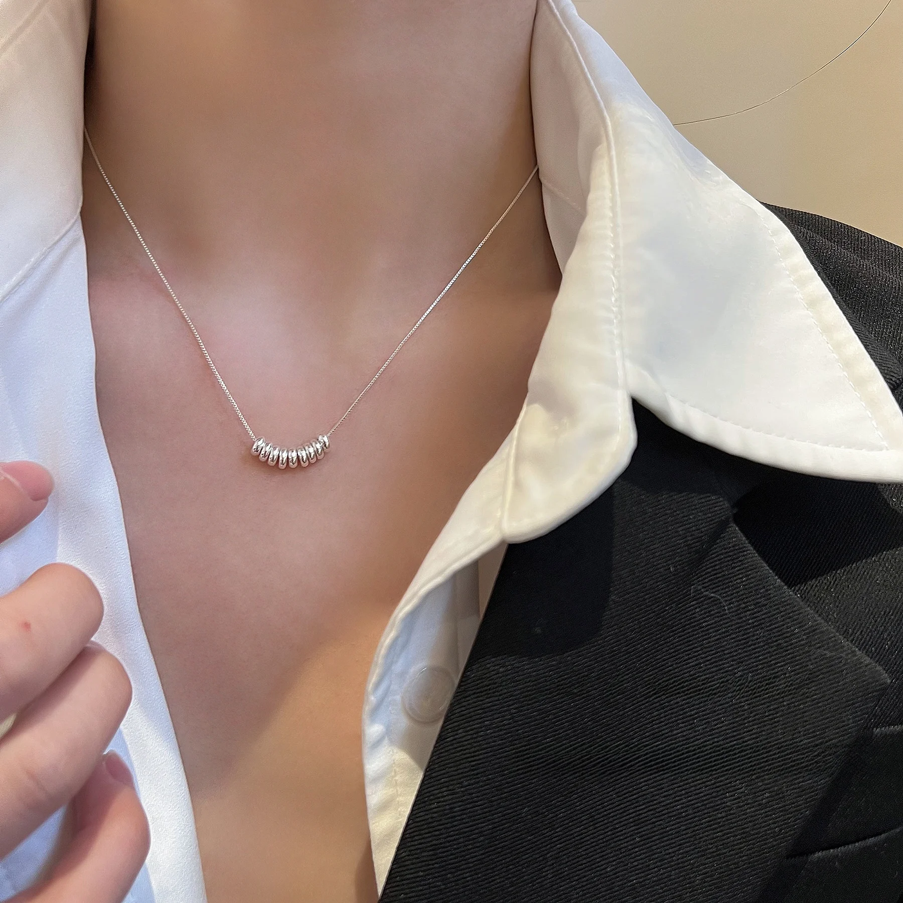 シンプルなビーズネックレス：日韓風高級感を実現する女性向けアクセサリー