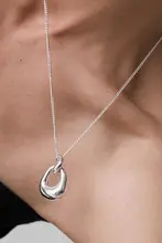 シンプルデザインのペンダントシルバーネックレス【女性用・細身・デザインネックレス】