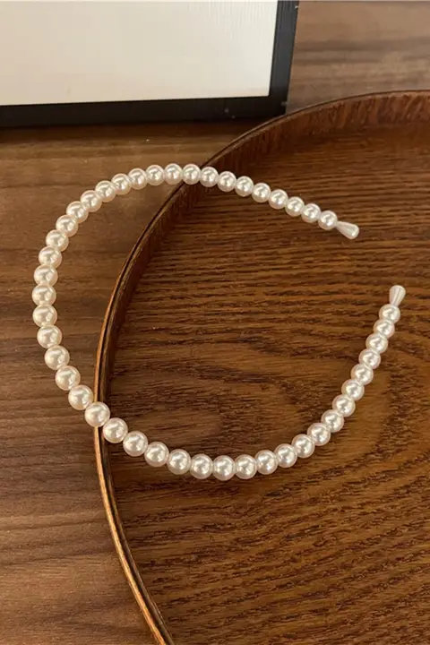 カチューシャ パール ヴィンテージ シンプル 着回し 上品 ずれにくい インスタ映え ヘアアクセサリー お出かけ