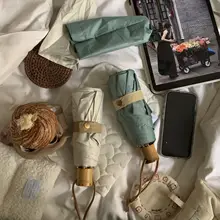 極上の柔らかさの折りたたみ傘【晴雨兼用・手に優しい竹製ハンドル・持ち運びに便利】