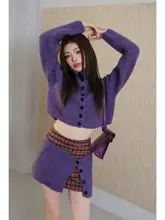 甘口紫色ニットトップスと格子柄スカートのコーディネート（セットアップ対応）