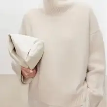 高級感あるハイネックニットセーター【厚手・ルーズフィット・ウール混・秋冬用】