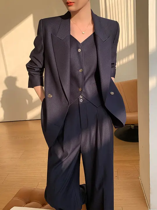 高級感ある女性用スーツセット【秋冬用・カジュアル・ベスト付き】（セットアップ対応）
