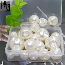 上品なデザインのパールボタンカーディガン【米白・女性用・アクセント付き】