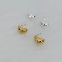 弧形デザインのカット面メタルイヤリング【スタイリッシュ・シンプル・カジュアル】