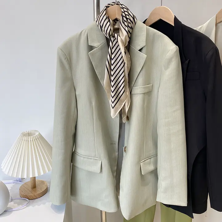 グリーンブレザー レディース【春秋用・カジュアルデザイン・シングルボタン・シルエット】