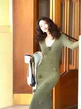 立体花柄デザインVネックニットワンピース【中長丈・レディース・クラシックスタイル】