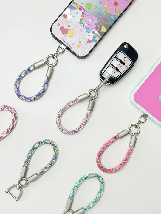 手作り二花デザインのキーホルダーリング【スマホ用ストラップ・防紛失・コンパクトデザイン】