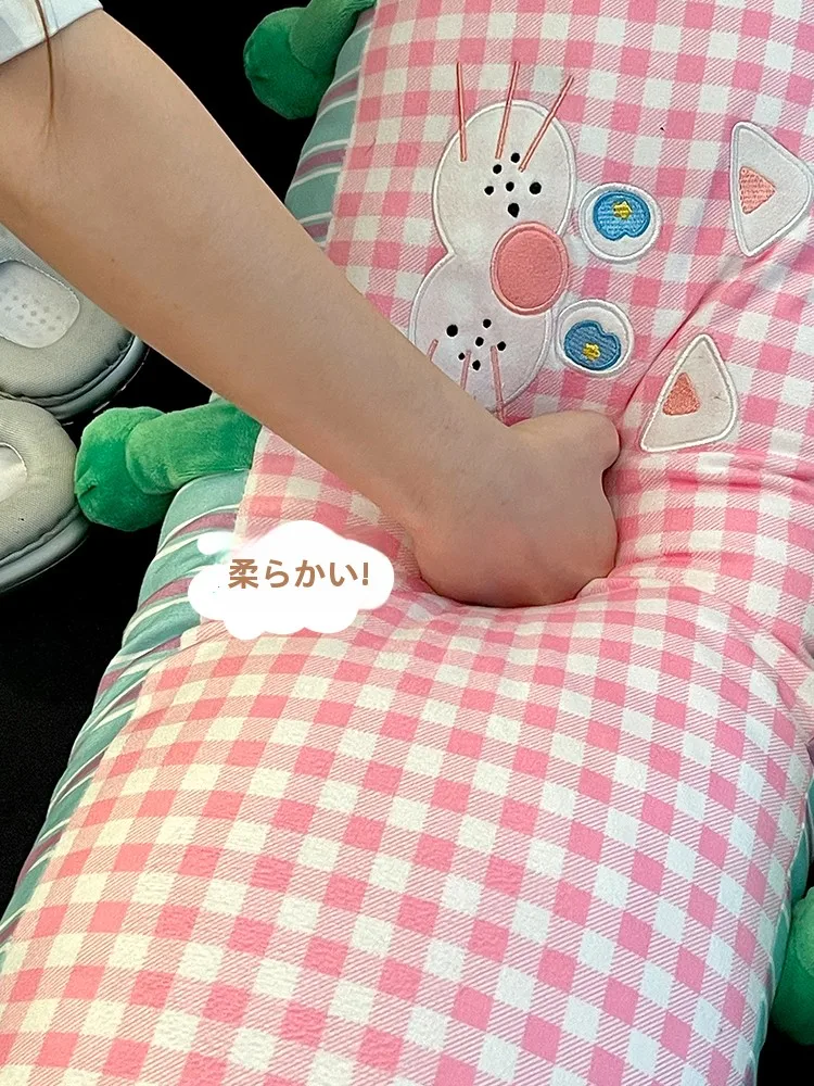 妊娠中抱っこに最適な円柱形抱き枕：取り外し可能な長条枕の使い方と安全性