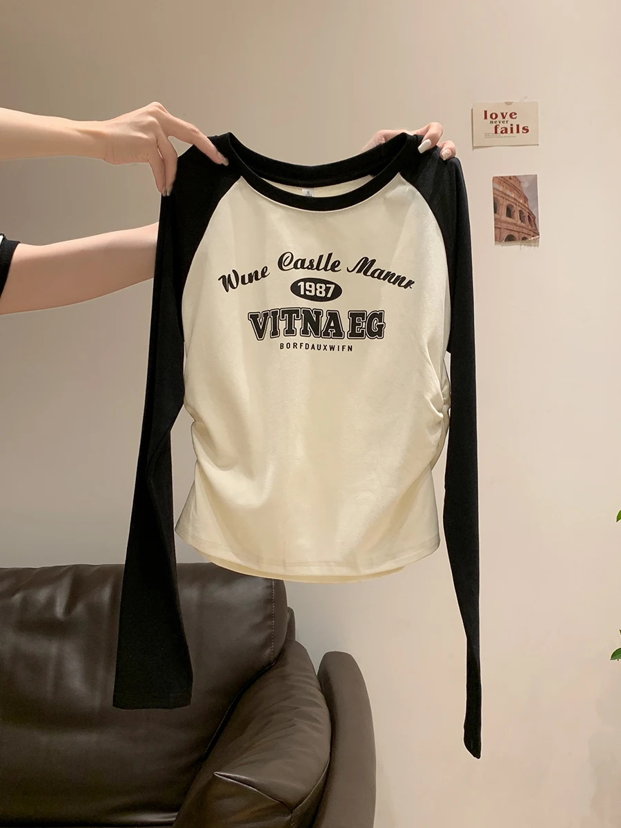 rush out と関連する古着屋で人気のアイテム：秋のアメリカンビンテージ風プリントロゴ長袖Tシャツ