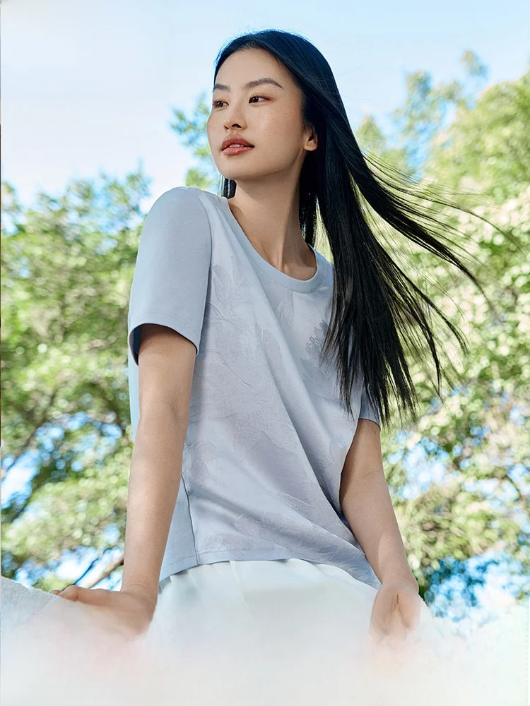100%桑蚕丝花柄プルオーバーTシャツ：通気性と軽さが特徴の夏用ホームウェア