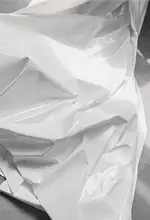 防水性のある薄手PUレザー生地【ホワイト・テクスチャー付き・ドレス、パンツ、ジャケット用】