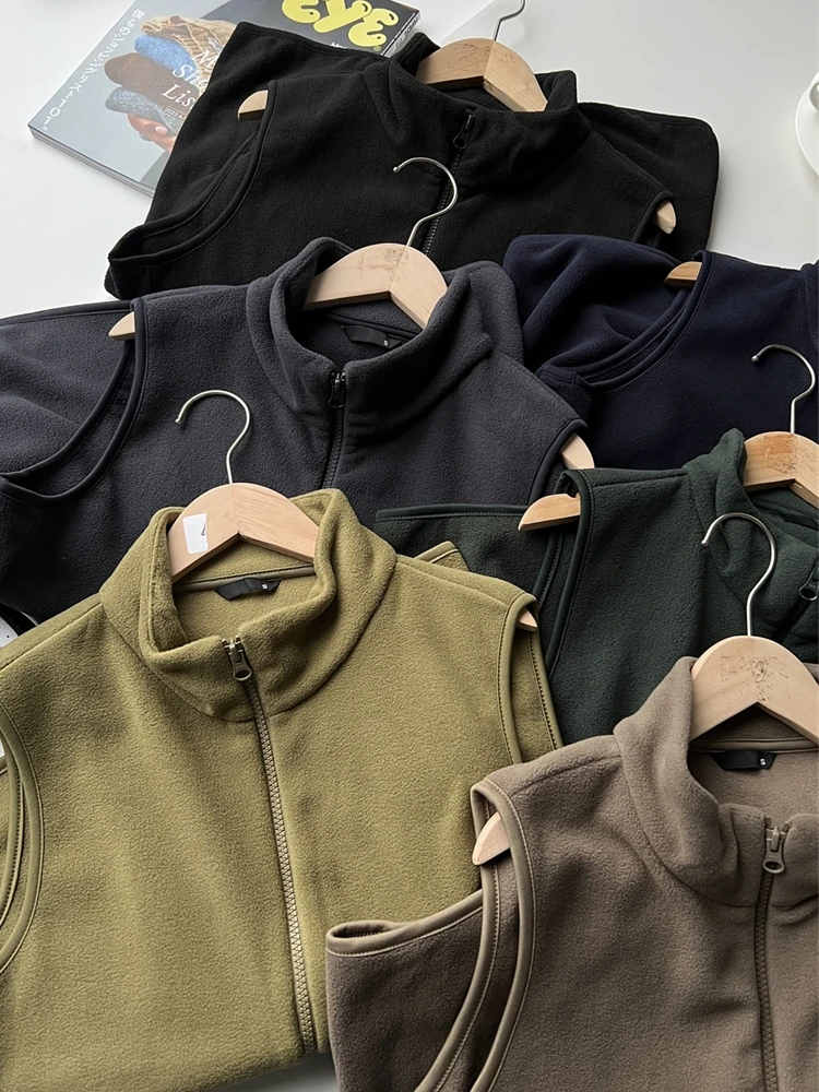 サーマラップパーカとは？立襟フリースベストの実用性と使用シーンを解説