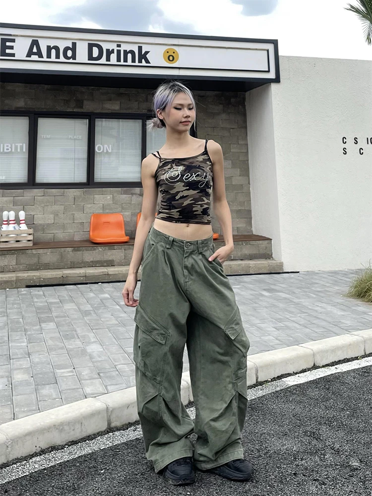アウトドアと街着に使える万能なカーゴパンツは、本当にそんなに万能なのか？