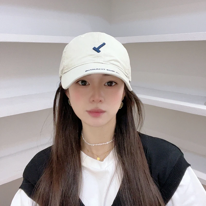 キャップ女子が選ぶ、冬の通勤と旅行で使える1本のベストアイテムは？