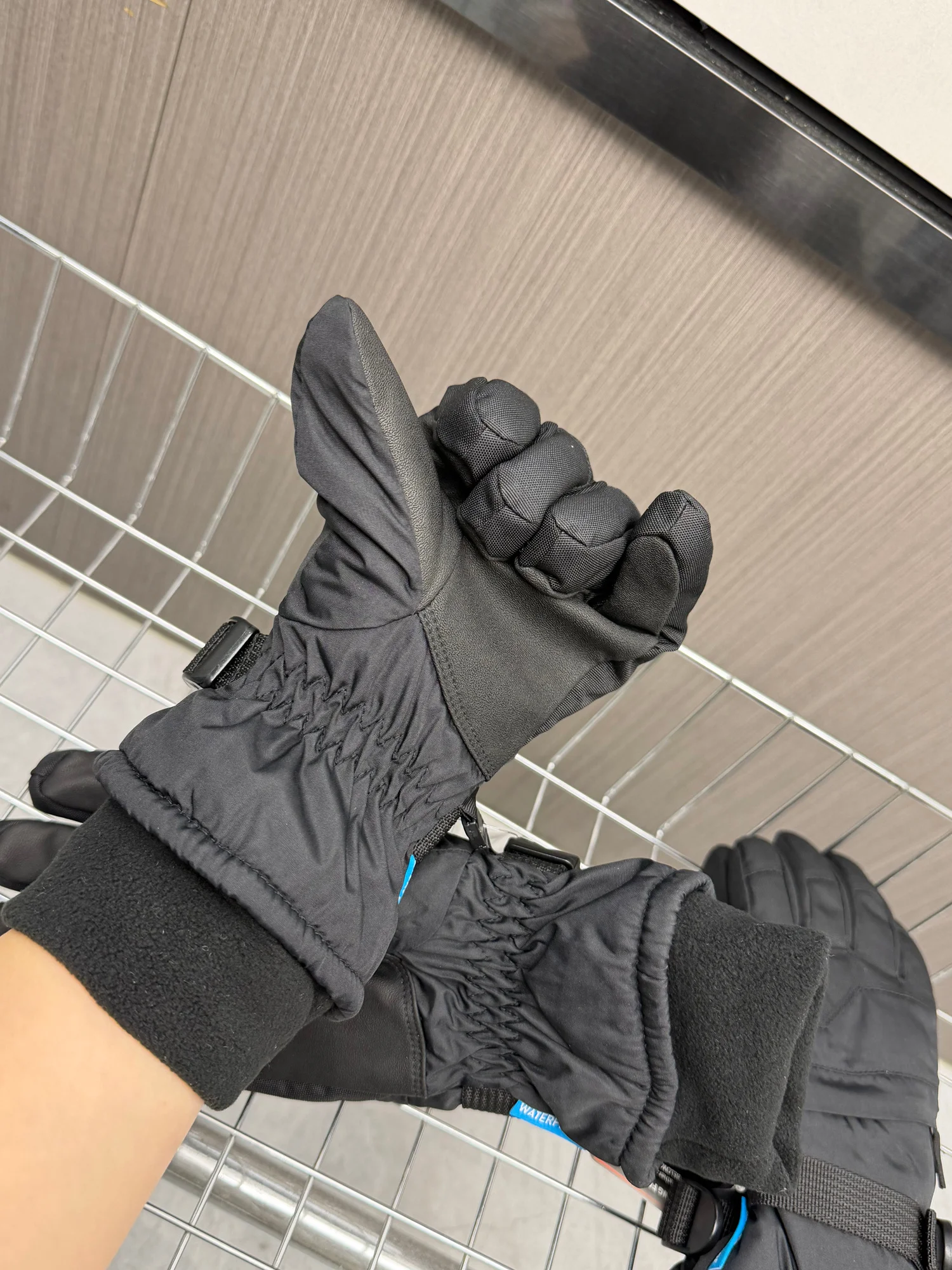 バイクで冬を乗り越えるための「手荒れを防ぐ最強手袋」はどれ？