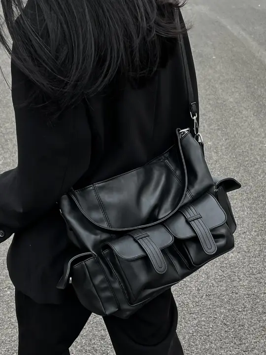 ユニセックストートバッグ【大容量・ショルダーストラップ付き・クールデザイン】