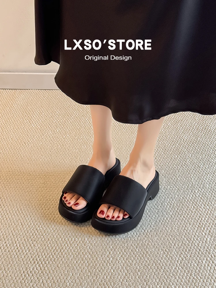 厚底一字トングサンダル：女性向け夏用カジュアルサンダルの履き心地と実用性
