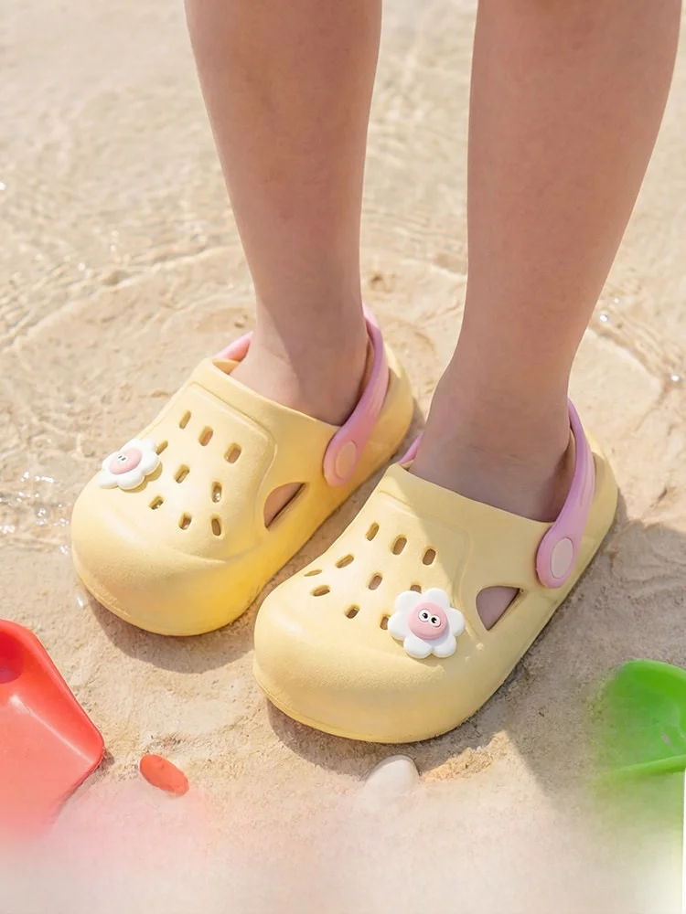 可愛いカートゥーンデザインの子供用サンダル：夏の快適性と通気性を実証