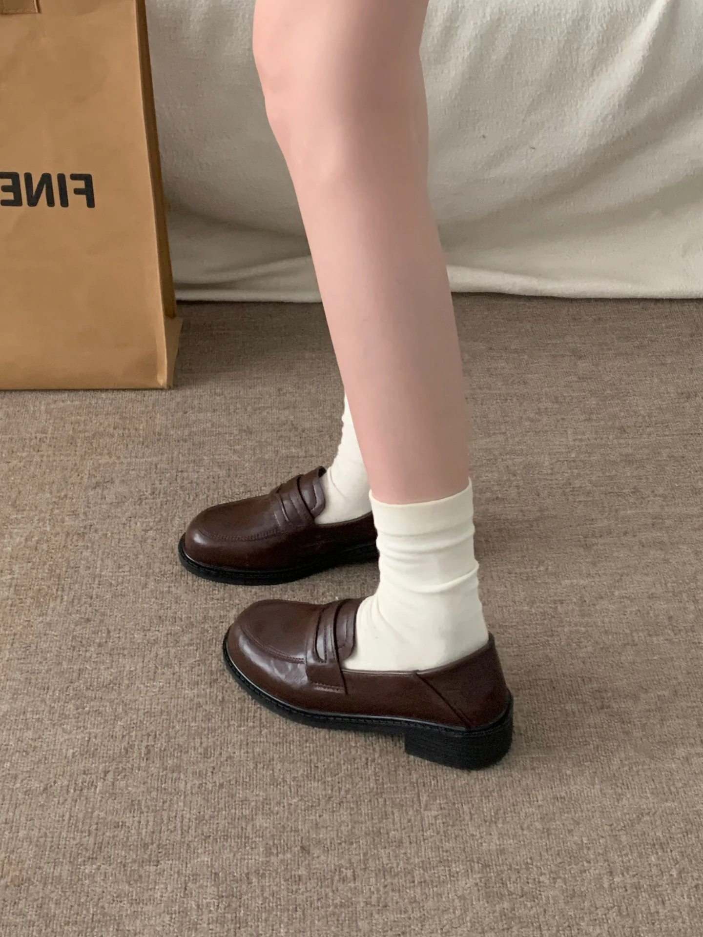 厚底ローファー：春にぴったりなレトロ  スタイルの低ヒール一足履きモデル