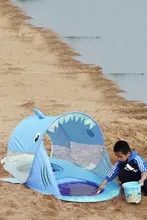 子供用ビーチテント【シャーク＆クジラデザイン・折りたたみ式・携帯便利】